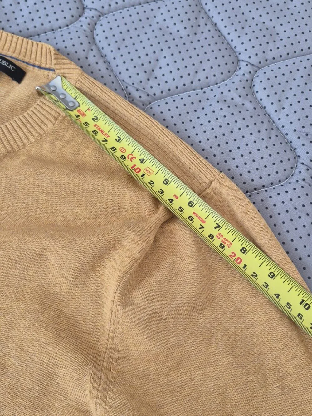Banana Republic Mustard V-Neck Sweater 🍂 Men's Size L